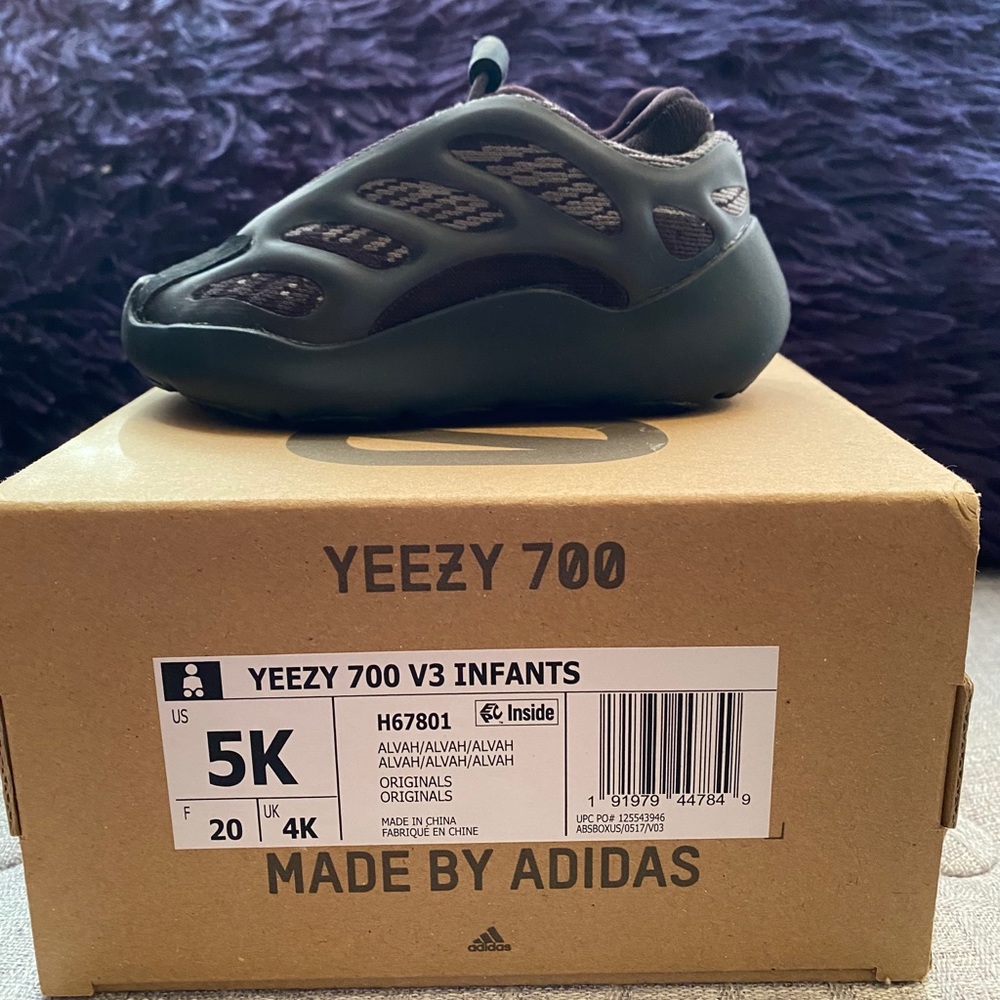 Infants Yeezy 700 b3